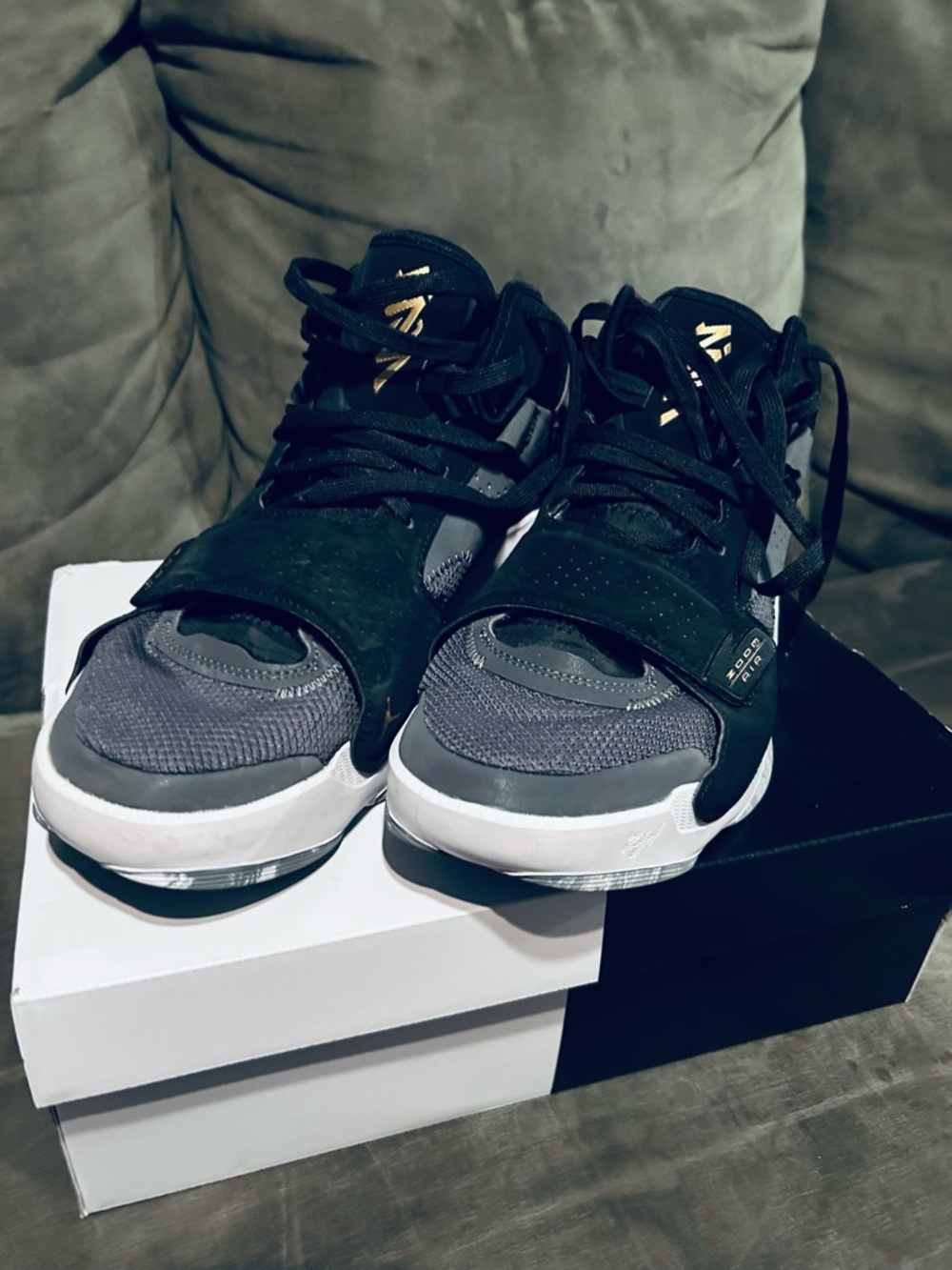 Jordan Zion 2 Basketball Sneaker- Black/Metallic Gold Men’s Size 11.5. Nike
